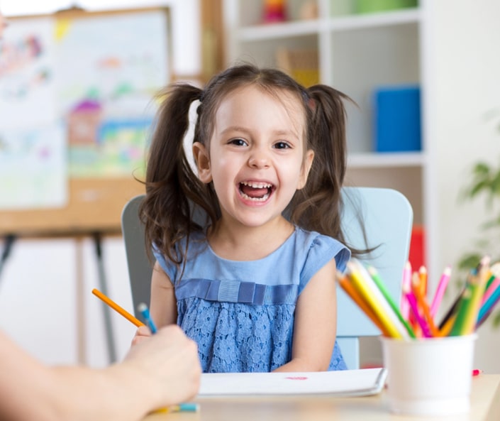 Petite fille à l'école